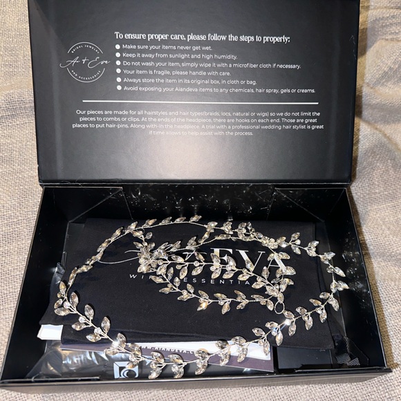 STUNNING*** Aiandeva Wedding Hair Piece. - Picture 2 of 4